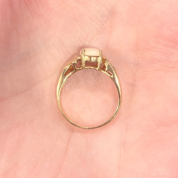Vintage 10K Australian White Opal Ring: Gold Dainty Oval Solitaire Size 6.5 - Picture 8 of 12